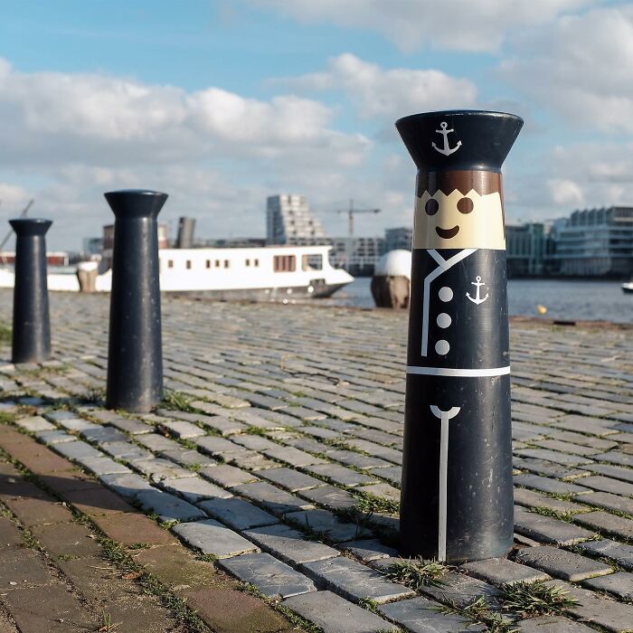 Artist Weekly Surprises Residents On The Streets Of Amsterdam With His Art