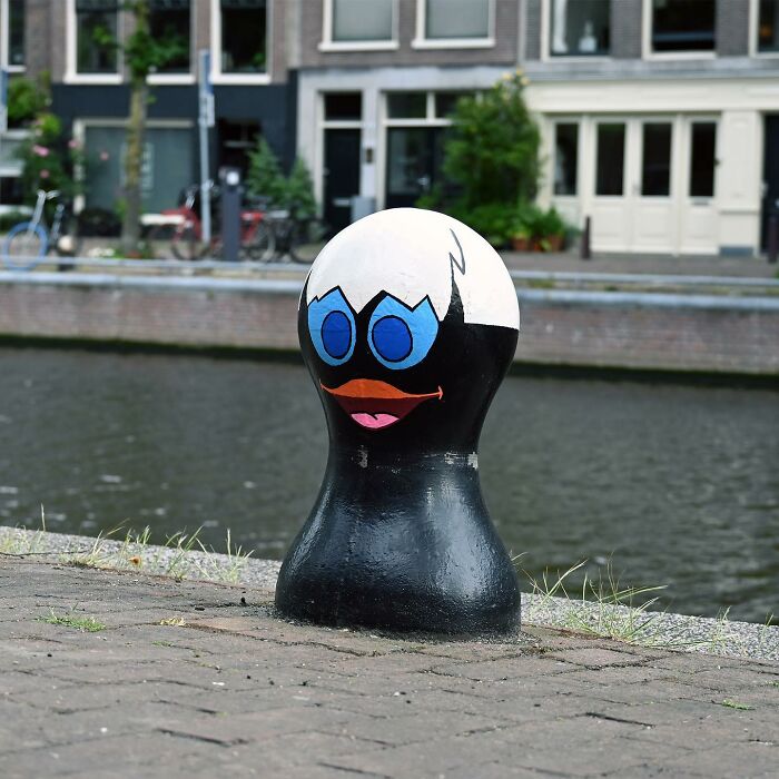 Artist Weekly Surprises Residents On The Streets Of Amsterdam With His Art
