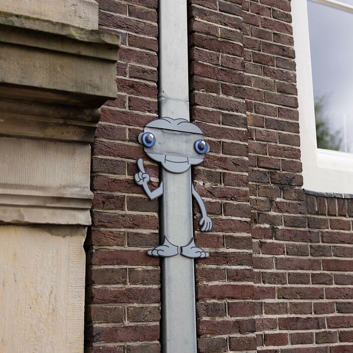 Artist Weekly Surprises Residents On The Streets Of Amsterdam With His Art
