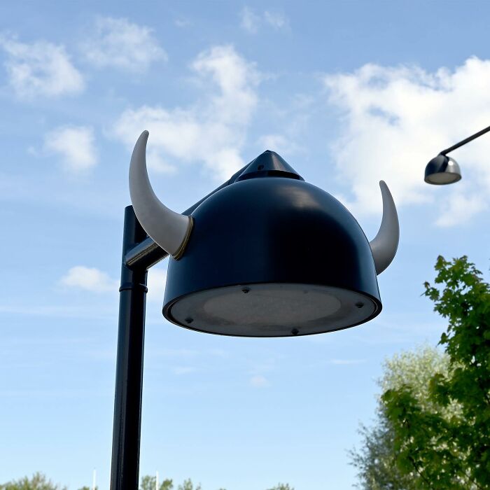 Artist Weekly Surprises Residents On The Streets Of Amsterdam With His Art