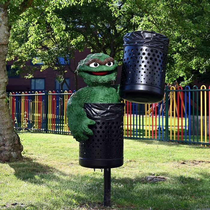 Artist Weekly Surprises Residents On The Streets Of Amsterdam With His Art