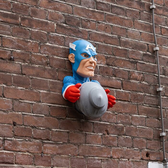 Artist Weekly Surprises Residents On The Streets Of Amsterdam With His Art