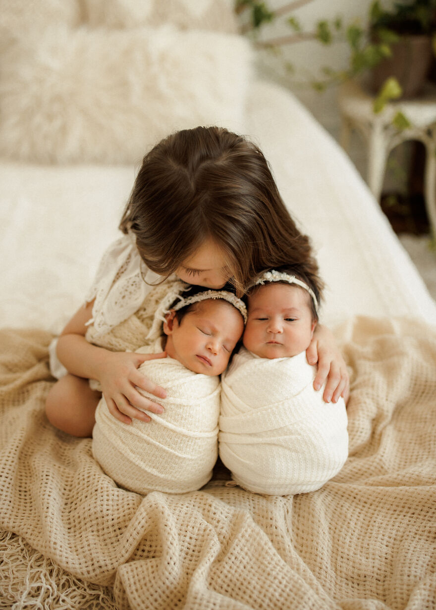 I Photographed Newborn Twins (10 Pics)