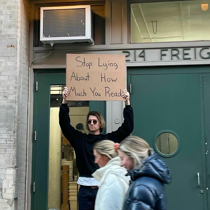 Funny-Dude-With-Sign-Protesting-Annoying-Things
