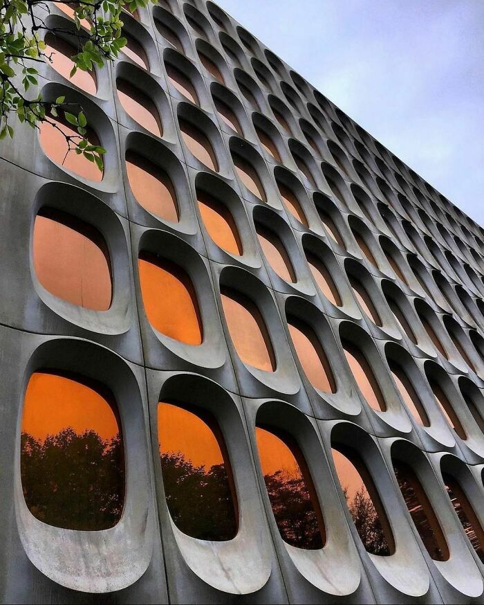 Cbr Cement Company, Headquarters In Brussels