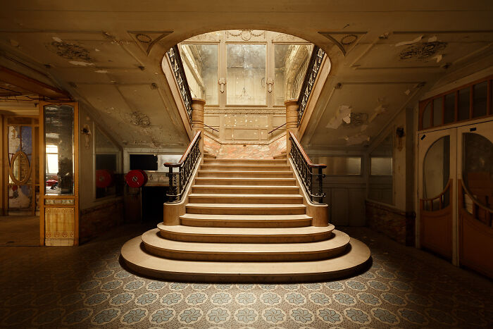 Aegidium: The Most Beautiful Former Ballroom In Belgium That I Visited (8 Pics)