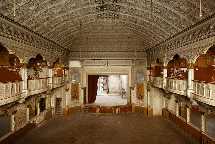 Aegidium: The Most Beautiful Former Ballroom In Belgium That I Visited (8 Pics)