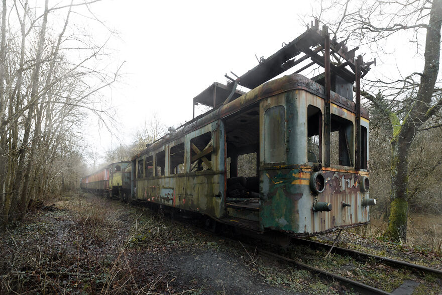 Ghost Trains: Discovering Abandoned Locomotives. (15 Pics)