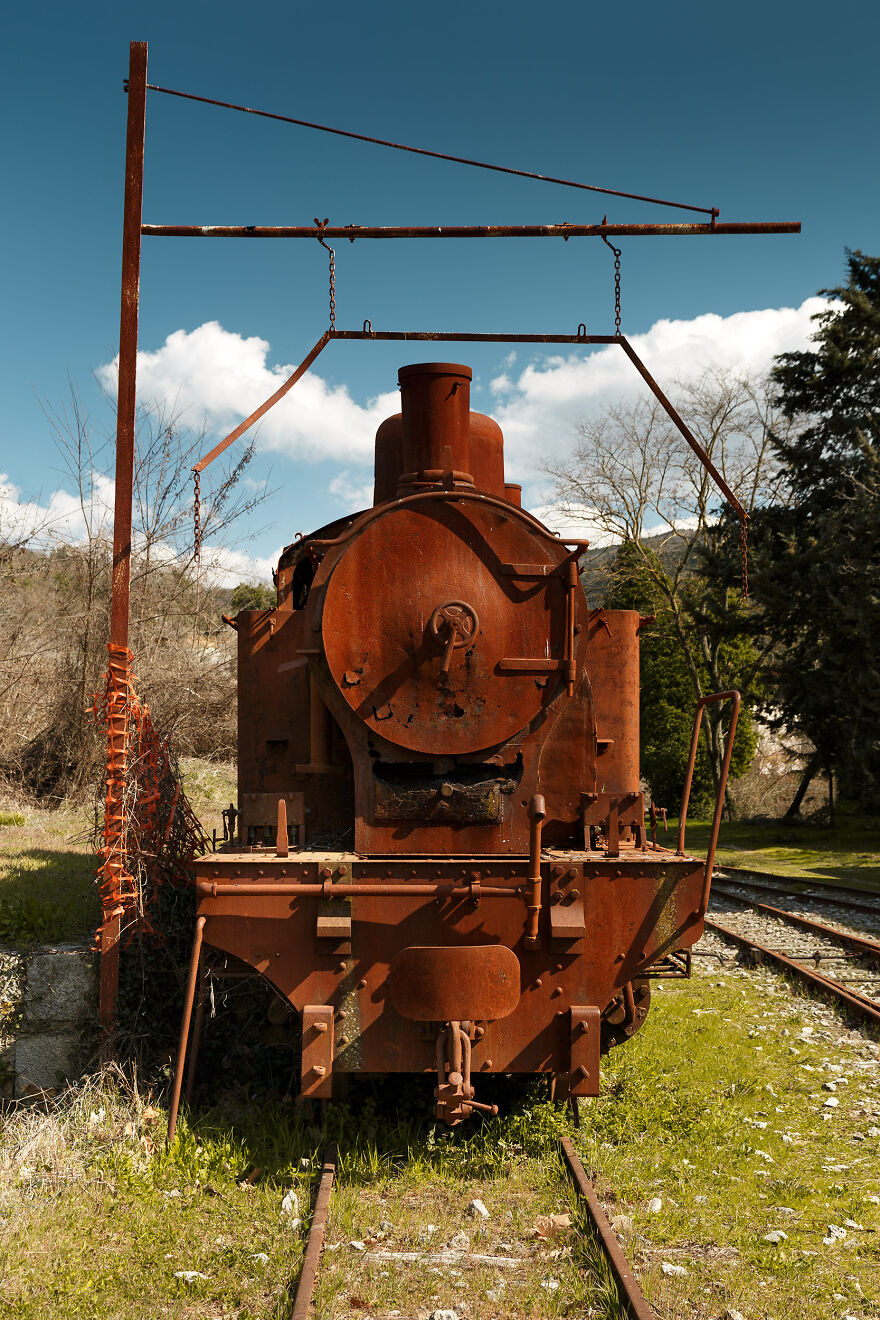 Ghost Trains: Discovering Abandoned Locomotives. (15 Pics)