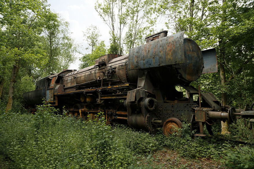 Ghost Trains: Discovering Abandoned Locomotives. (15 Pics)