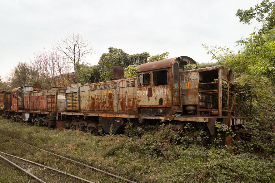 Ghost Trains: Discovering Abandoned Locomotives. (15 Pics)