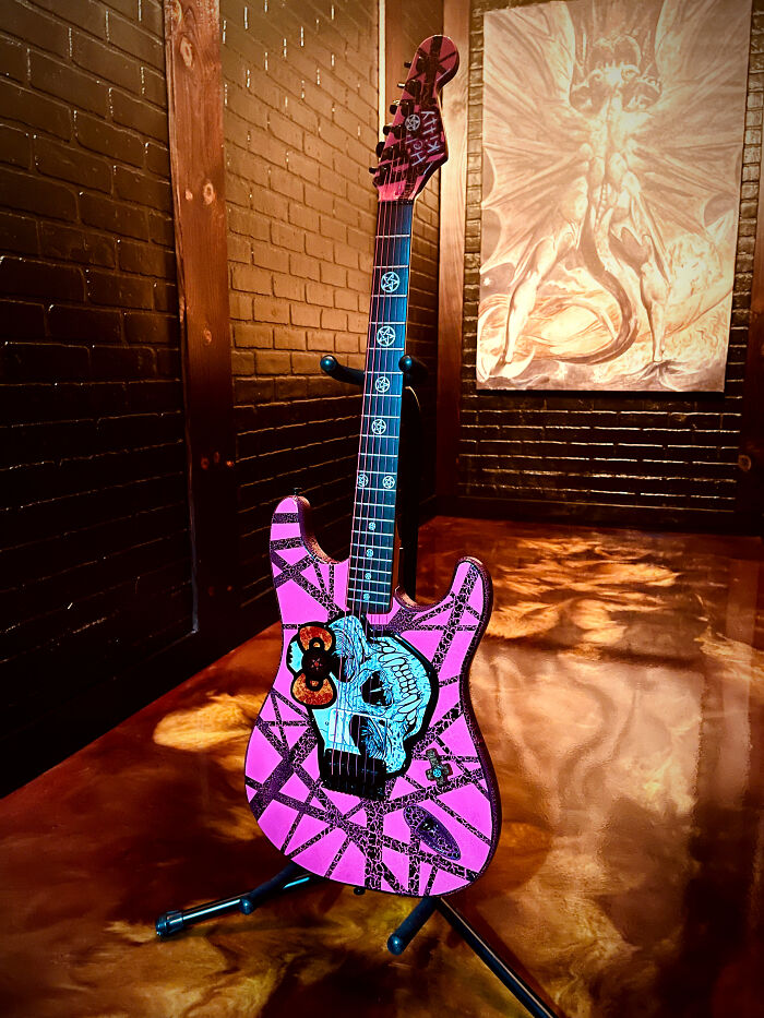 The Hell Kitty: My Own Version Of The Hello Kitty Guitar (5 Pics)