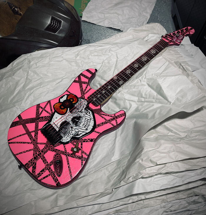 The Hell Kitty: My Own Version Of The Hello Kitty Guitar (5 Pics)