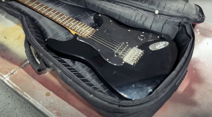 The Hell Kitty: My Own Version Of The Hello Kitty Guitar (5 Pics)