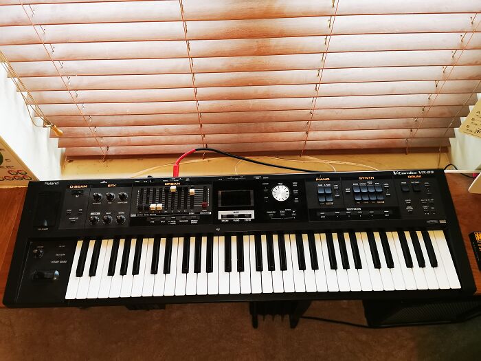 Roland V-Combo VR-09 Live Performance Keyboard