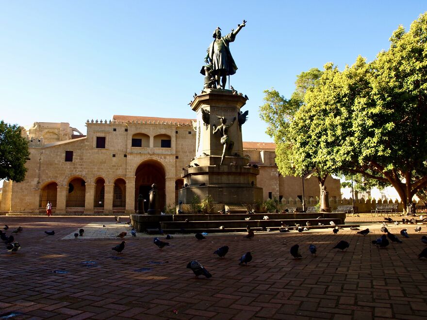 Parque Colon With Catedral De Santa Maria La Menor In The Background