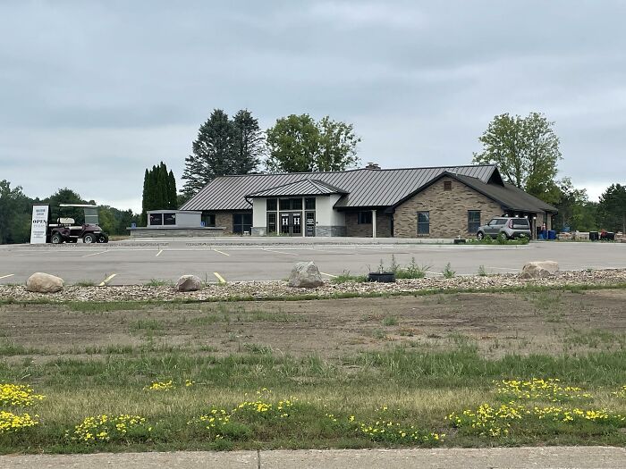 50 Hilarious Bits Of Small-Town Gossip That May Make You Regret Living In The Big City