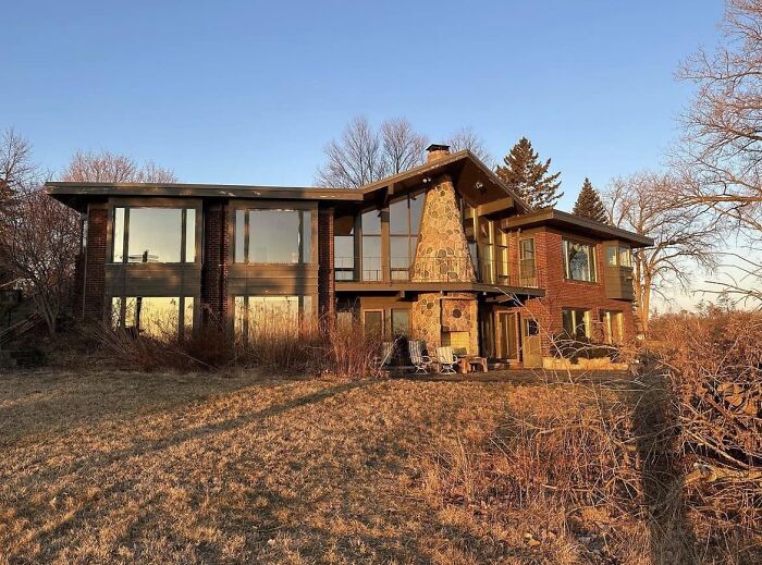 Abandoned Lake House In Ontario, Canada