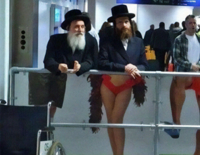 Absolutely Chaotic Memes From The “Absurd Posting” Page That May Leave You Questioning Things (50 Posts)