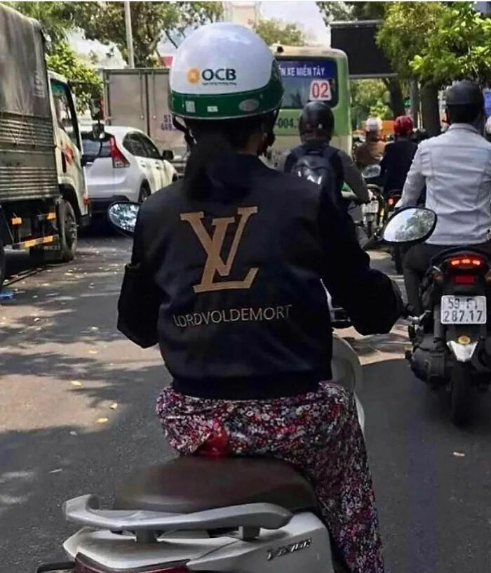 Absolutely Chaotic Memes From The “Absurd Posting” Page That May Leave You Questioning Things (50 Posts)