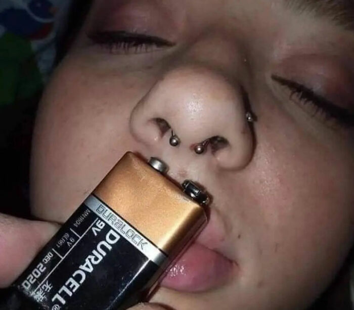 Absolutely Chaotic Memes From The “Absurd Posting” Page That May Leave You Questioning Things (50 Posts)