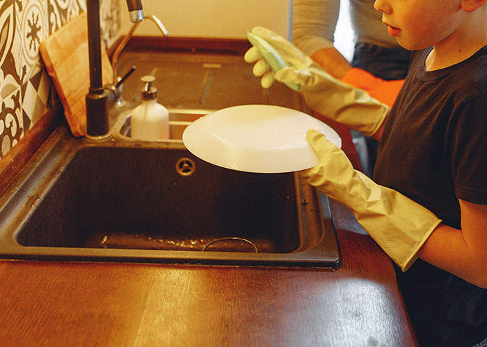 30 People Who Grew Up With Strict Parents Share The Most Absurd Rule They Had To Live By