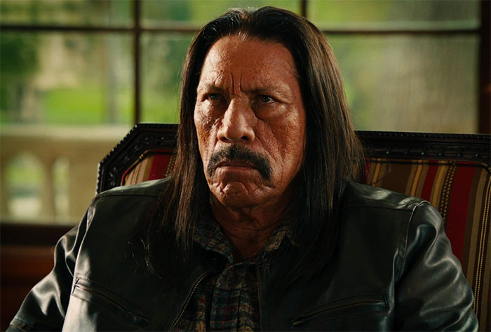 Danny Trejo sitting and looking in movie Desperado