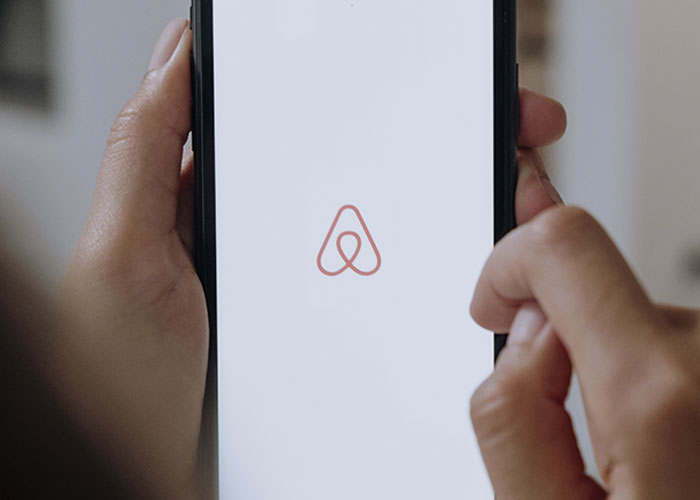 Airbnb Host Is Disgusted With Guest Who Didn't Clean After Themself In The Apartment, Gets Destroyed Online Airbnb Host Is Disgusted With Guest Who Didn't Clean After Themself In The Apartment, Gets Destroyed Online