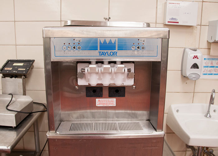 Someone Asks All-You-Can-Eat Buffet Workers To Share Their Horror Stories, And They Don't Hold Back (30 Answers)