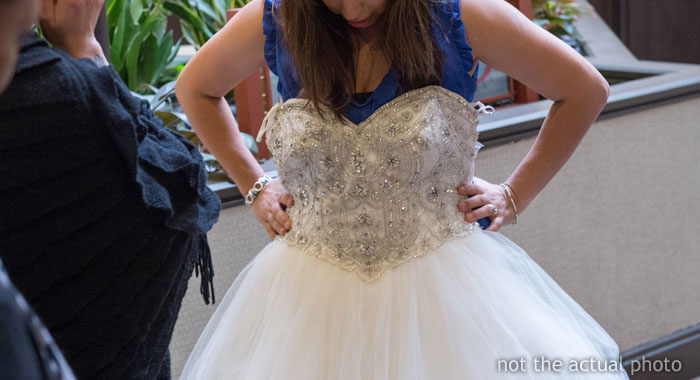 Bridal Stylist Fires Friendly Shots And Says Her Goodbyes In Spanish After Client’s Mom Trash-Talked Her Throughout The Entire Appointment