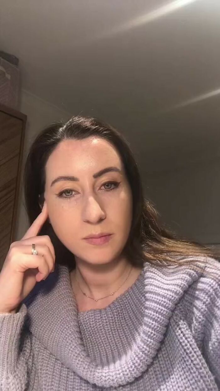 Woman Who Accidentally Received Recruiter&rsquo;s Notes About Other Candidates Wonders Whether She Should Contact Them