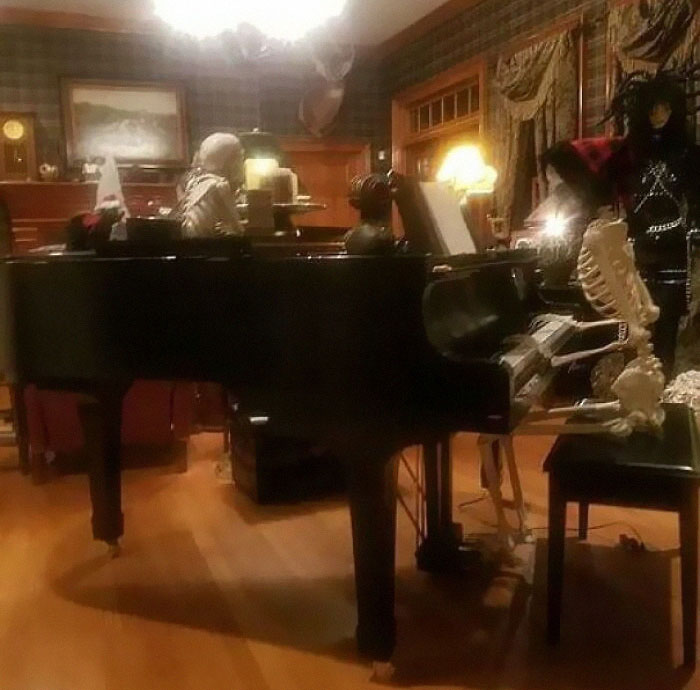 Spooky Scary Skeletons