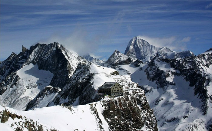 Cabane des Vignettes, above Arolla