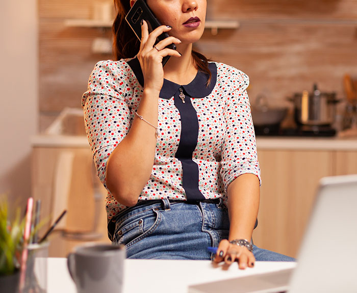 Employees Stop Getting Paid For Overtime, Boss Is Flabbergasted They Won't Help Her After Hours