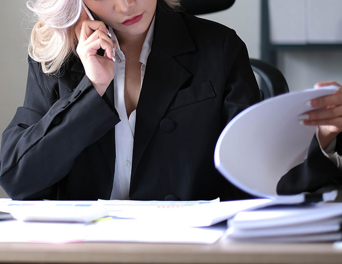 Employees Stop Getting Paid For Overtime, Boss Is Flabbergasted They Won't Help Her After Hours