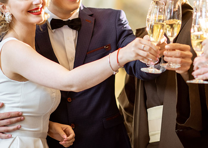 Bridezilla Ditches Her 'Poor' Friends Who Won't Look Good In Her Castle Wedding, Ends Up With A Backyard Pig Roast After The Castle Drops Her