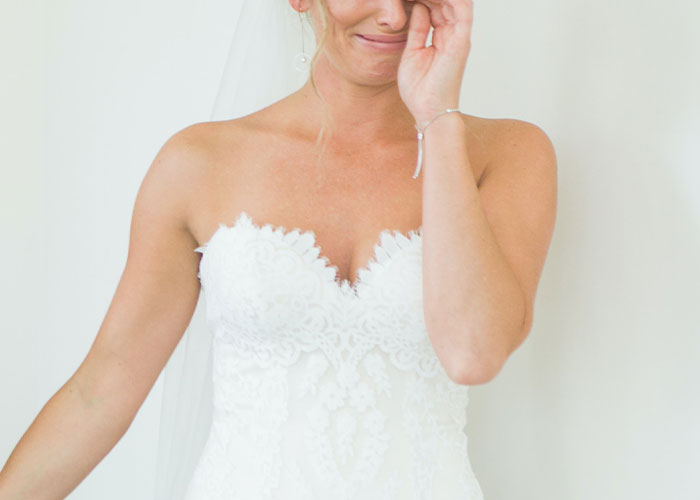 Bridezilla Has An Awkward Wedding With No Bridesmaids After They All Leave Over Her Mistreatment Of A Woman With Glasses