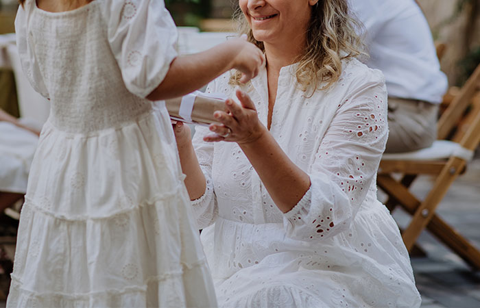 "I Purposefully Spilled A Giant Glass Of Wine On My Mother At My Brother's Wedding" "I Purposefully Spilled A Giant Glass Of Wine On My Mother At My Brother's Wedding"