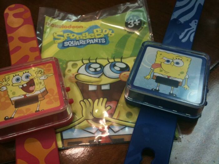 35 “Manic Pixie Dream Girl” Things Women Used To Do, Thinking It Made Them So Cool And Mysterious