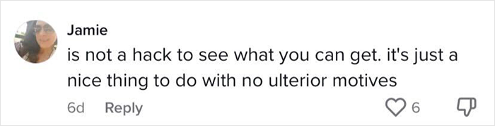 This Guy Decides To Check The "Hack" Of Handing The Cabin Crew Small Gifts For A Better Seat, Is Highly Surprised When The Trick Works