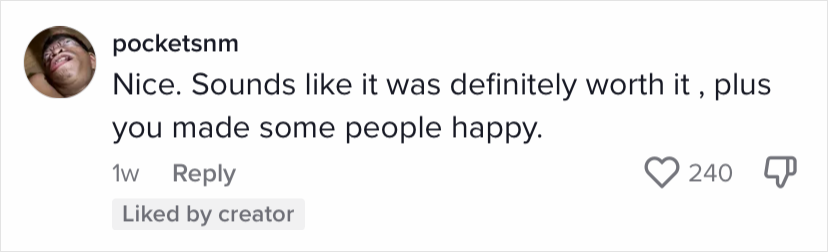 This Guy Decides To Check The "Hack" Of Handing The Cabin Crew Small Gifts For A Better Seat, Is Highly Surprised When The Trick Works