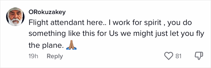 This Guy Decides To Check The "Hack" Of Handing The Cabin Crew Small Gifts For A Better Seat, Is Highly Surprised When The Trick Works