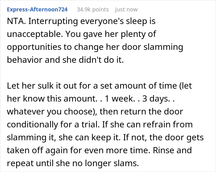 14-Year-Old Won’t Stop Slamming Her Bedroom Door And Parents Replace It With A Curtain, But She’s Not Having It 14-Year-Old Won’t Stop Slamming Her Bedroom Door And Parents Replace It With A Curtain, But She’s Not Having It