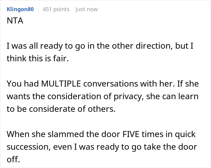 14-Year-Old Won’t Stop Slamming Her Bedroom Door And Parents Replace It With A Curtain, But She’s Not Having It 14-Year-Old Won’t Stop Slamming Her Bedroom Door And Parents Replace It With A Curtain, But She’s Not Having It