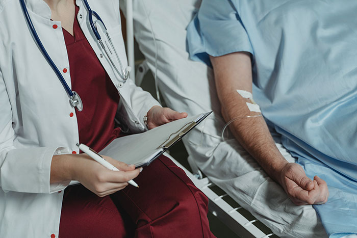 Karen Refuses To Contribute To A Gift For Sick Manager, Throws A Fit When She Doesn't Get Credit For It