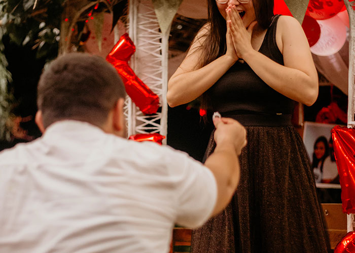 "I Got Booed Out Of The Restaurant After I Said No": 30 People Share Their Experiences And Opinions On Public Proposals