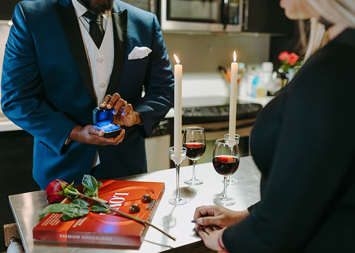 "I Got Booed Out Of The Restaurant After I Said No": 30 People Share Their Experiences And Opinions On Public Proposals