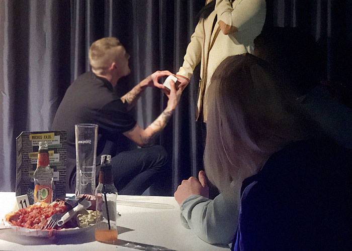 "I Got Booed Out Of The Restaurant After I Said No": 30 People Share Their Experiences And Opinions On Public Proposals