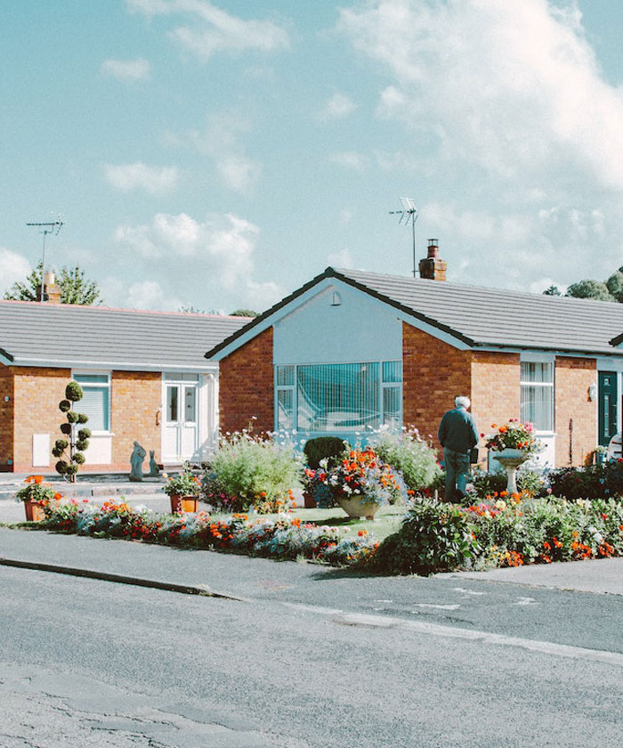 Teen Is Asked To Look After Little Sister While Mom Rushes Son To The ER, She Leaves Her At A Stranger&rsquo;s House Instead