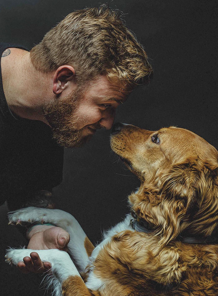 Mi perro se pone celoso cuando fotografío gente y siente la necesidad de involucrarse